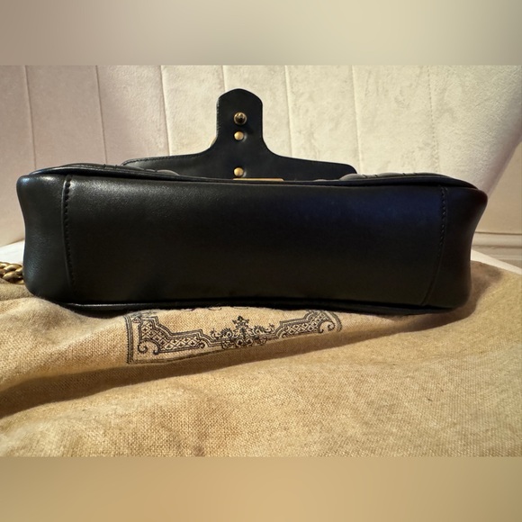 Gucci GG Marmont Small Shoulder Bag - Picture 10 of 13